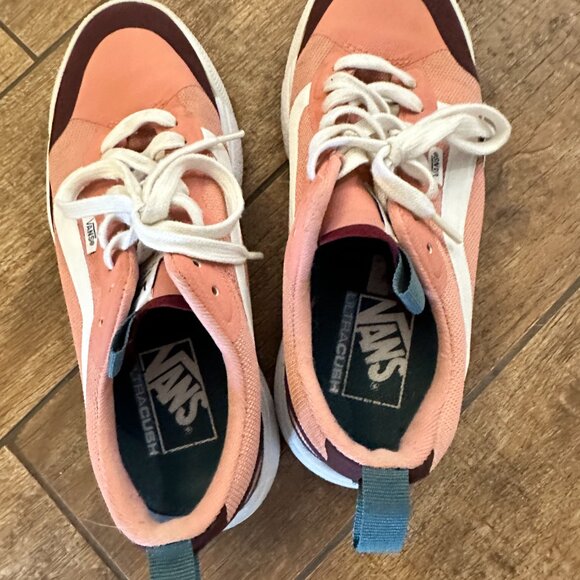 Women's  Ultra Range Vans Shoes - 7.5 - Picture 5 of 7